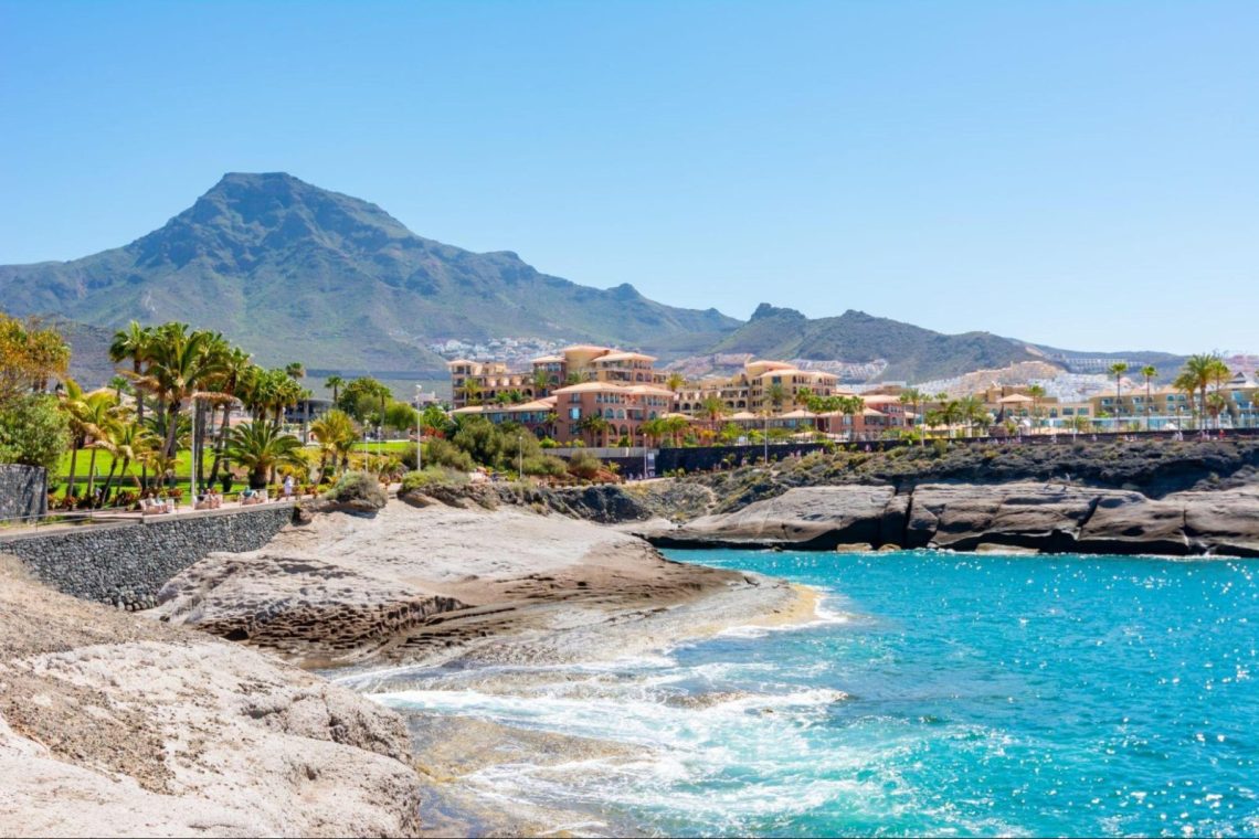 Tenerife South or Tenerife North: where to travel?